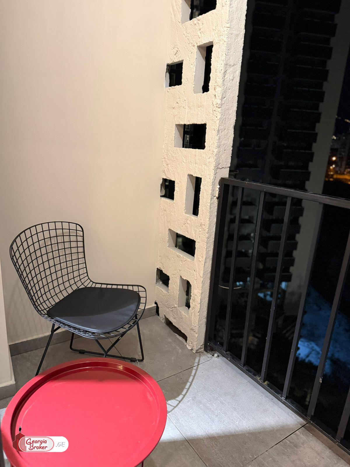 продается квартира с новым ремонтом 3-комнаты